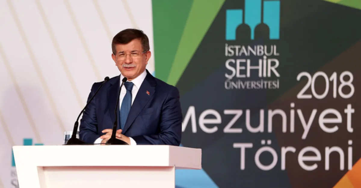 Ahmet Davutoğlu’ndan İstanbul Şehir Üniversitesi’ne bedelsiz arazi kıyağı