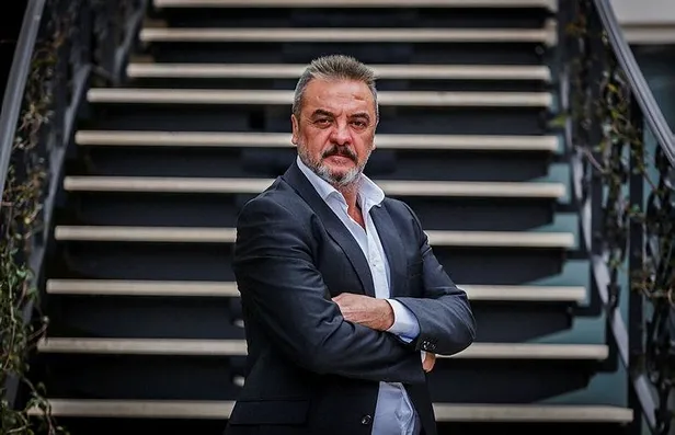 unlu-oyuncu-mesut-akustadan-uzucu-haber-beyin-kanamasi-gecirdi-1629401499440.jpeg Ünlü oyuncu Mesut Akusta'dan üzücü haber! Beyin kanaması geçirdi...-2