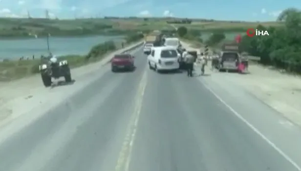 Düğün konvoyunda yolu kapatıp oyun oynadılar! O anlar kamerada