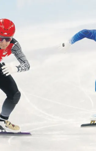 Ülkemizi kısa mesafe sürat pateninde temsil eden Furkan Akar olimpiyat tarihimizde bir ilke imza attı