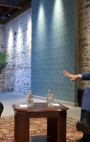 PKK ve FETÖ'nün Avrupa'daki kuluçka merkezi İsveç'in devlet televizyonundan skandal! İbrahim Kalın röportajı yarıda kesti: Önce dürüst olun