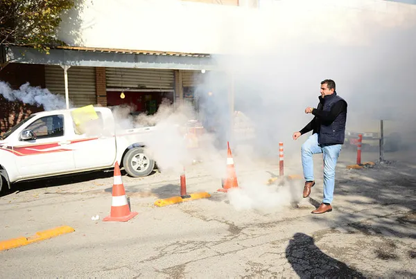 irakin-suleymaniye-kentinde-maaslarin-odenmemesi-protesto-edildi-olaylarda-kurt-yonetimi-protesto-eden-bir-cocuk-kursunlandi-1607355103437.jpg Irak'ın Süleymaniye kentinde maaşların ödenmemesi protesto edildi! Olaylarda Kürt yönetimini protesto eden bir çocuk kurşunlandı-9