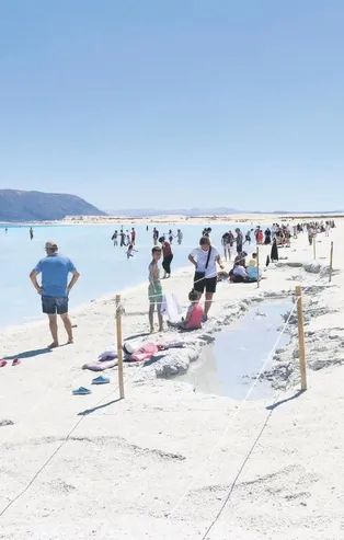 Salda Gölü’nde oluşan derin çukurlar yürek sızlattı