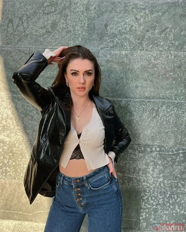 Burcu Özberk bikinisini giyip şezlonguna uzandı ancak işler istediği gibi gitmedi! En cesur haliyle paylaşan Burcu gündem oldu - 8