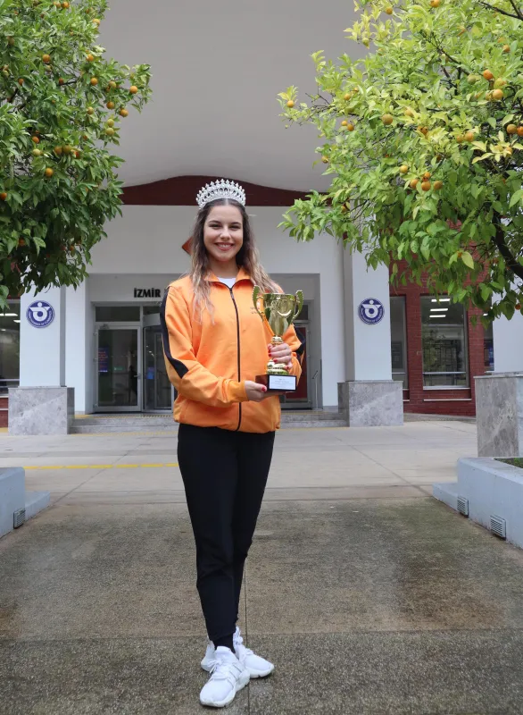 izmir-depreminden-sonra-yeniden-dogdu-jimnastigin-kralicesi-oldu-1639399885040.jpg İzmir Depremi'nden sonra yeniden doğdu!' 'Jimnastiğin kraliçesi' oldu-10