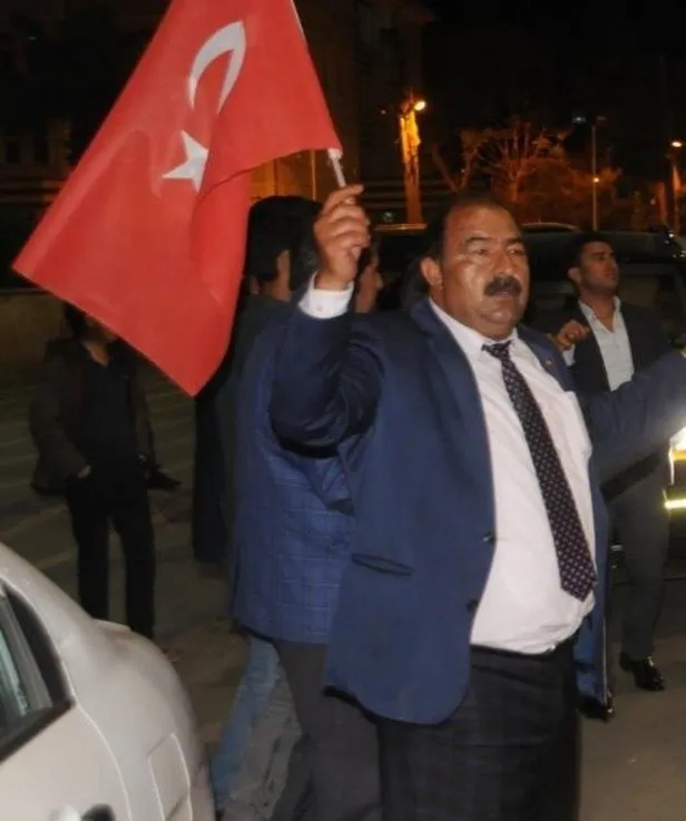 son-dakika-tahir-guvene-pusu-kuran-terorist-hdpli-huseyin-kacmazin-evinden-cikti-1638997847268.jpeg Son dakika: Tahir Güven'e pusu kuran terörist HDP'li Hüseyin Kaçmaz'ın evinden çıktı! Tutuklama haberi geldi-7