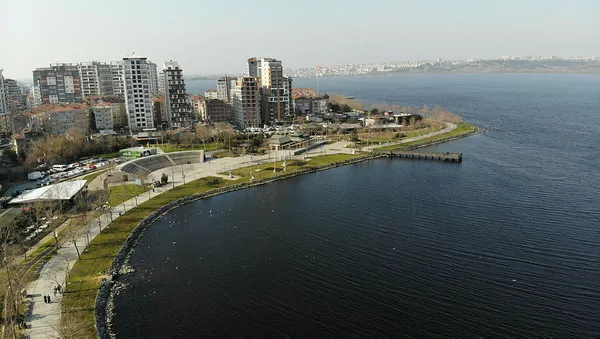 Küçükçekmece'de tedirgin eden görüntü! İzmir'den sonra bu kez İstanbul'da deniz suyu çekildi-2