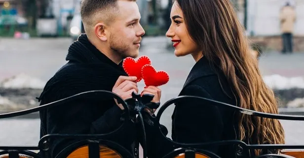 Birisi bu 10 davranışı sergiliyorsa sizi gizlice seviyor olabilir!