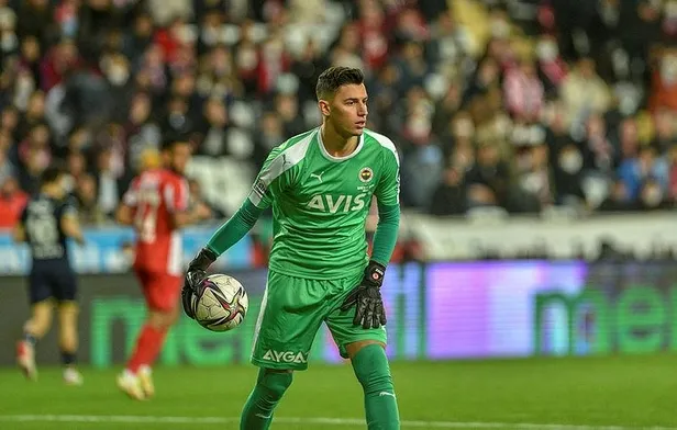 ozel-haber-fenerbahcede-berke-ozer-bilmecesi-sinan-bolat-icin-dugmeye-basildi-1643572659426.jpeg Özel Haber... Fenerbahçe'de Berke Özer bilmecesi! Sinan Bolat için düğmeye basıldı-1