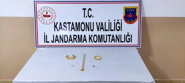 kocan-olaya-karisti-parmak-izi-alinacak-yalaniyla-altinlari-calindi-1658840558727.jpg 'Kocan olaya karıştı parmak izi alınacak' yalanıyla altınları çalındı-2