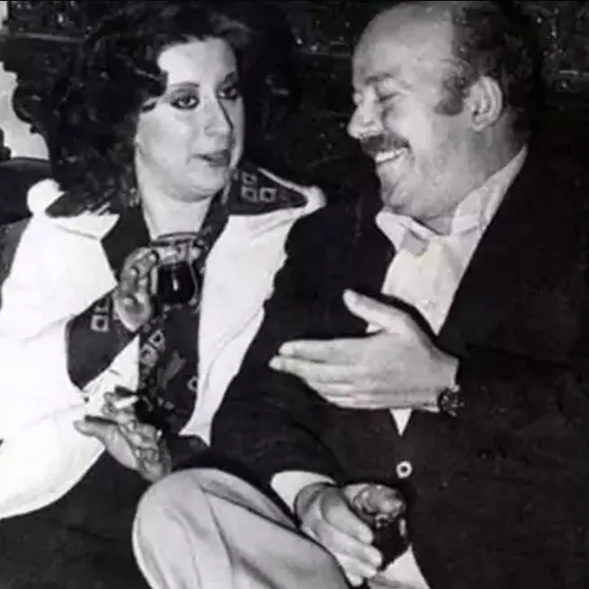 8-yillik-evlilik-kibar-feyzonun-maho-agasi-sener-senin-eski-esi-bakin-hangi-unlu-oyuncu-cikti-meger-kari-koca-1724235185859.jpg Kibar Feyzo’nun Maho Ağa’sı Şener Şen’in eski eşi bakın hangi ünlü oyuncu çıktı! 8 yıllık evlilik! Meğer karı-koca aynı filmdeymiş!-17