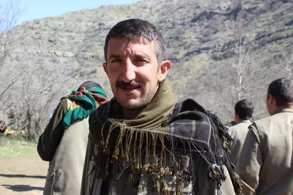son-dakika-gri-listede-aranan-pkkli-selahattin-dede-ve-3-terorist-mit-operasyonuyla-olduruldu-1622290286703.jpg SON DAKİKA: Gri listede aranan PKK'lı Selahattin Dede ve 3 terörist MİT operasyonuyla öldürüldü-2