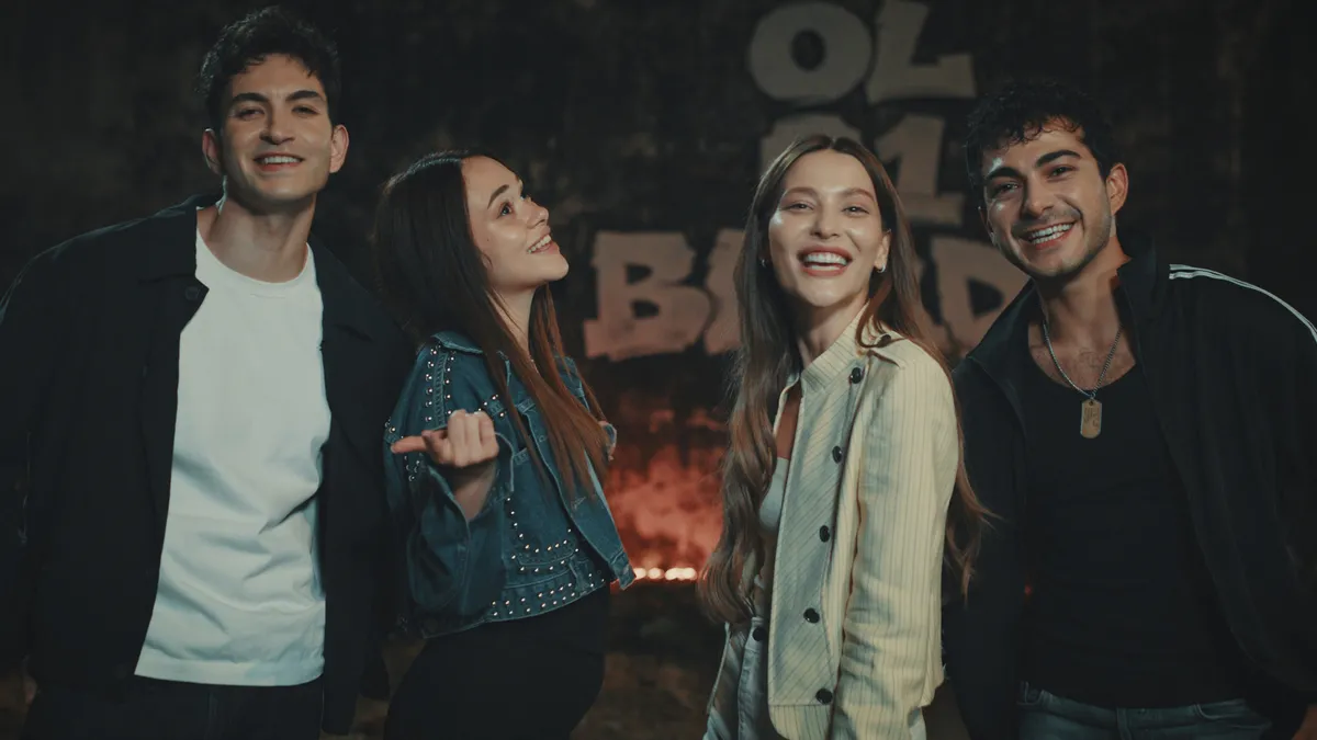 1788180175004.jpg Yeni yayın döneminde bomba gibi geliyorlar! atv yeni sezon tanıtım filminde yıldız isimler buluştu-4