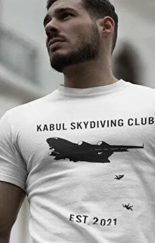 Küstahlığın kitabını yazdılar: Uçaktan düşen Afganlar ABD'de tişört oldu!