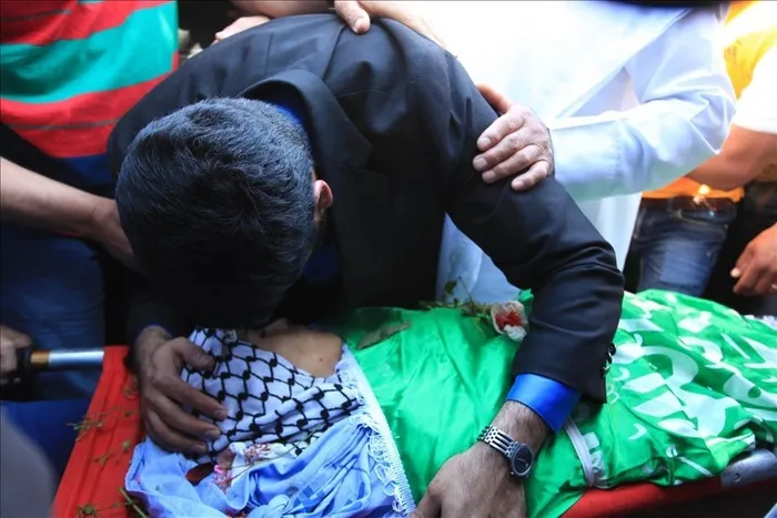 pendiksporlu-futbolculardan-katledilen-filistinli-cocuklara-dikkat-ceken-destek-yuzlerine-kirmizi-boya-surerek-1701538678591.jpeg Pendikspor'dan Filistinli çocuklara destek: Yüzlerine kırmızı boya sürerek çıktılar-2