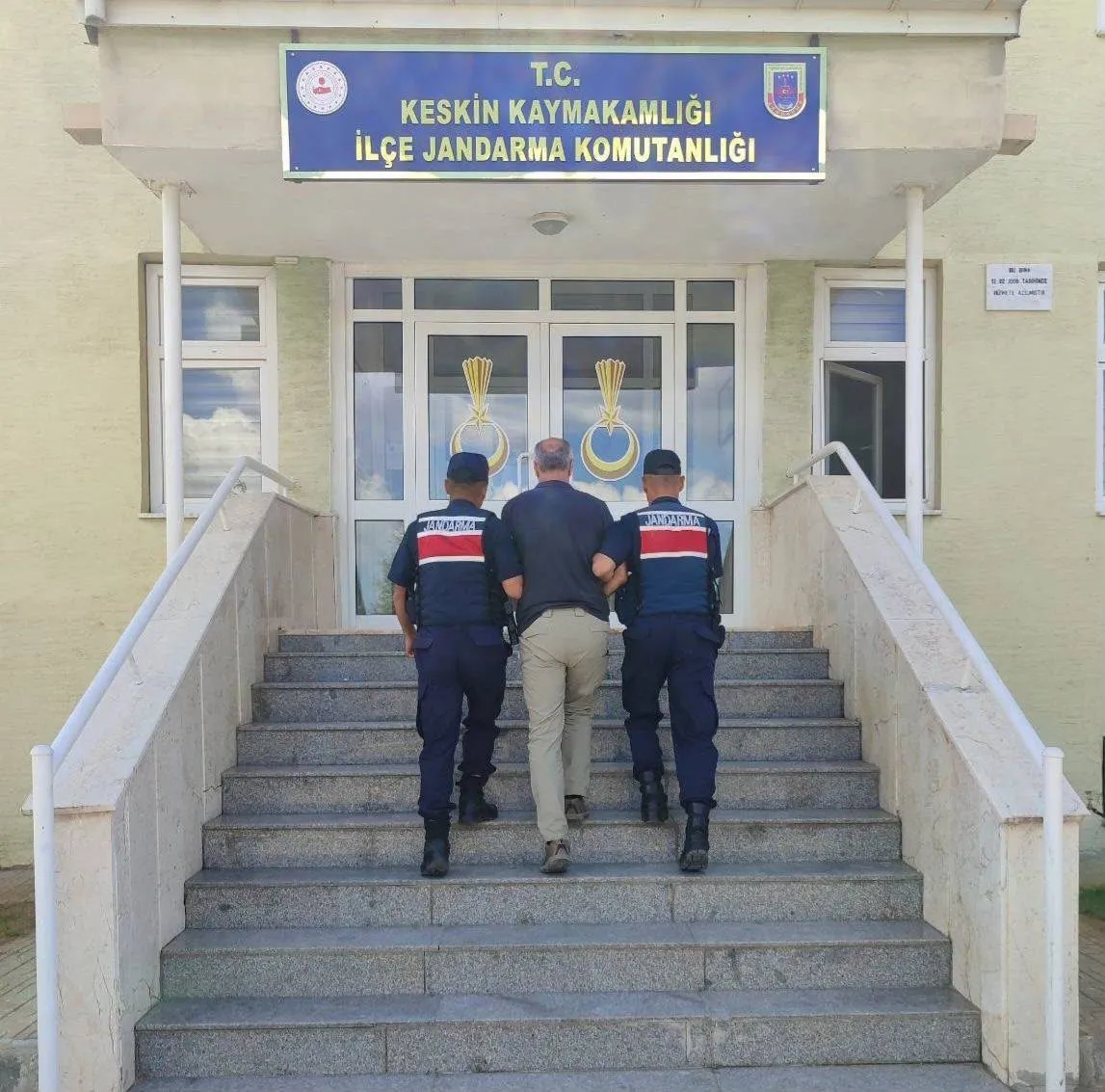 1782290783164.jpeg FETÖ’nün hain yapılanmalarına 42 ilde operasyon | 128 tutuklama-2