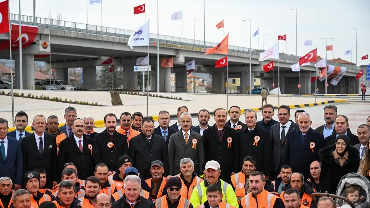 Isparta'da Şehit Orhan Burak Büyükçaylı Kavşağı ve Dörtyol-Şarkikaraağaç Yolu Açılışı Gerçekleşti
