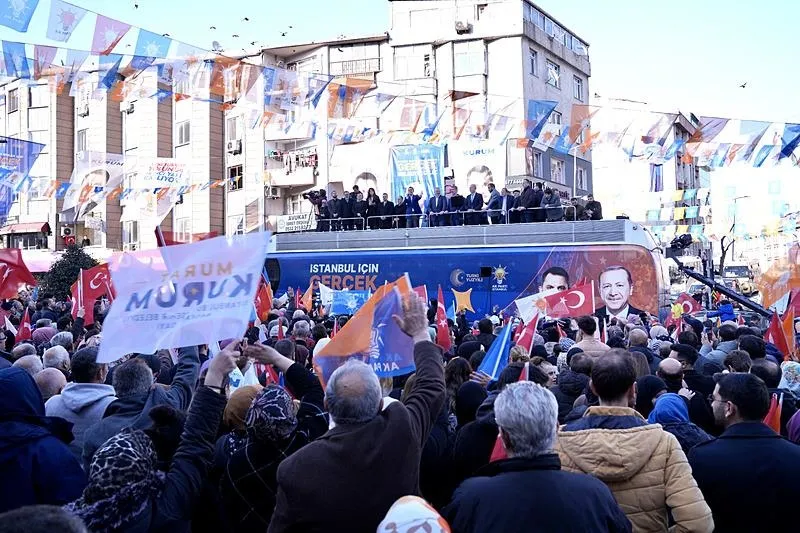 Cumhur İttifakı'nın İstanbul Büyükşehir Belediye Başkan adayı Murat Kurum'dan CHP'li Ekrem İmamoğlu'na sert tepki: "İstanbul senin babanın çiftliği mi?"-6