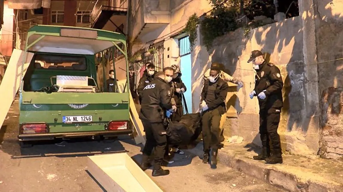Beyoğlu'nda kötü koku sonrası şok: Anne ve bebeğin cesedi çıktı