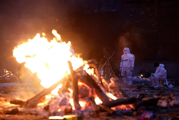 Hindistan'da 4 eyalet daha artan Kovid-19 vaka sayıları nedeniyle kapanmaya gitti-4
