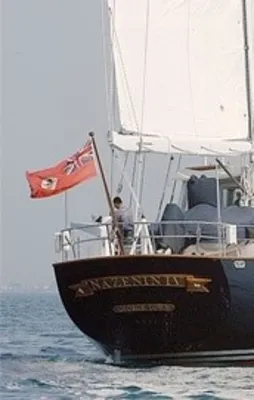İngiliz bayrağını indirdi