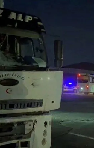 Kars'ta midibüsle tır çarpıştı: 14 yaralı
