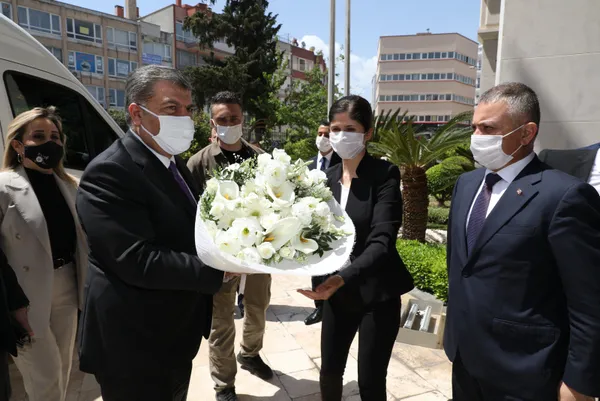 son-dakika-saglik-bakani-fahrettin-koca-iki-haftalik-tedbirler-istedigimiz-dususu-saglayamadigi-icin-17-gunluk-kapanma-1619777733041.jpg SON DAKİKA: 17 günlük tam kapanma! Sağlık Bakanı Fahrettin Koca: İki haftadır uygulanan tedbirler istediğimiz düşüşü sağlayamadı-5