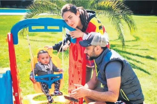 Şarkıcı Alişan eşi Buse Varol ve oğlu Burak'la keyifli anlar yaşadı