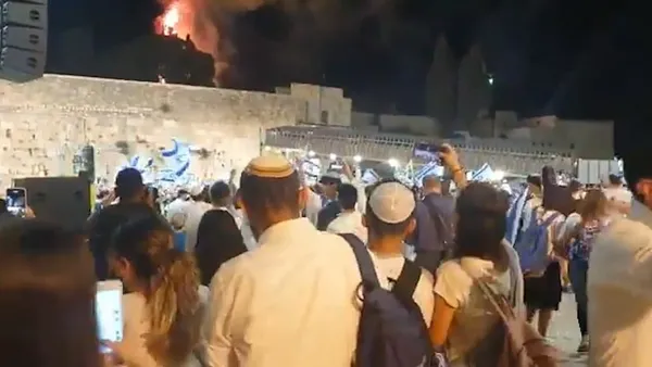 teror-devleti-israil-mescid-i-aksada-yangin-cikardi-fanatik-yahudiler-sevinc-cigliklari-atti-ey-zalimler-helak-olacaksiniz-1620673405811.jpg