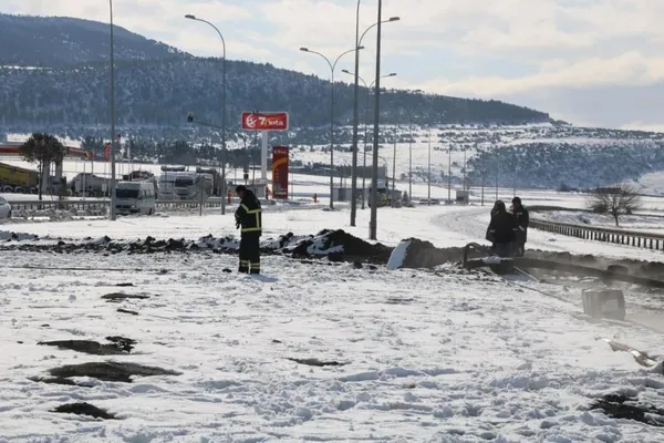 petrol-boru-hattindaki-patlama-gun-agarinca-boyutu-ortaya-cikti-1642589451199.jpg Petrol boru hattındaki patlama! Gün ağarınca boyutu ortaya çıktı-4