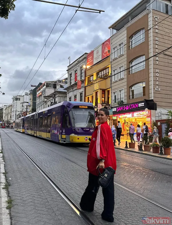 İstanbul kazan Wanda kepçe! Mauro Icardi'nin eşi Wanda Nara bu kez soluğu İstanbul'da halk plajında aldı ortalık yıkıldı - 8