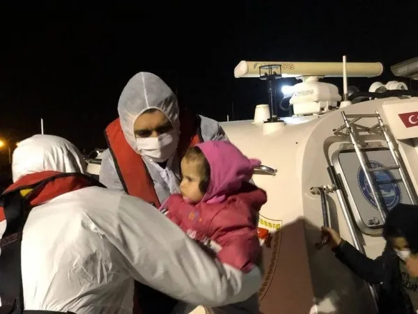 icisleri-bakani-suleyman-soylu-korkunc-goruntuleri-paylasti-yunanistan-multecileri-benzin-dokerek-yakmaya-calisti-1618673039059.jpg İçişleri Bakanı Süleyman Soylu korkunç görüntüleri paylaştı: Yunanistan mültecileri benzin dökerek yakmaya çalıştı-3