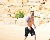 Murat Boz kaslı vücuduyla Çeşme’yi yaktı geçti!