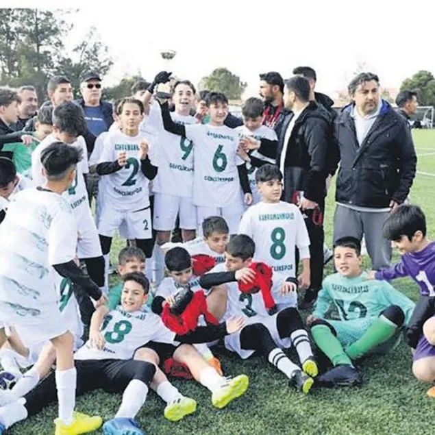 Yarayı ’top’tan sardı