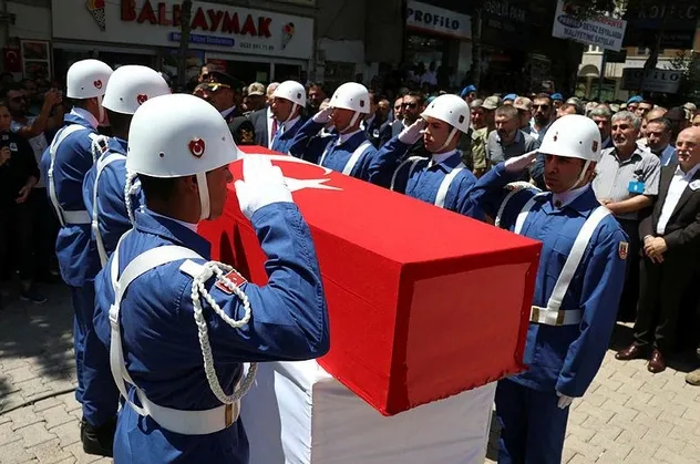 Elazığ'da şehidi binler uğurladı