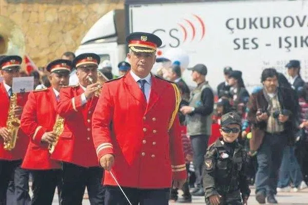 SON DAKİKA: CHP’li Vahap Seçer'den 21 yıllık bando şefine mobbing! Çim yolmaya gönderdiler-3