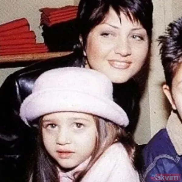 Hakan Ural’ın kızı Melisa Ural dekolteli elbisesiyle paylaştı! İlk yorum anne Sibel Can’dan! - 4