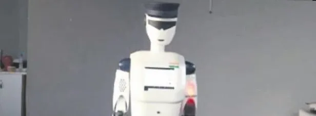 Robot polis göreve hazır