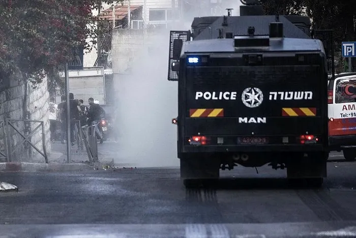 İşgalci İsrail polisinin Mescid-i Aksa'da zulün: Filistinlilere getirilen kısıtlamalar sürüyor-4