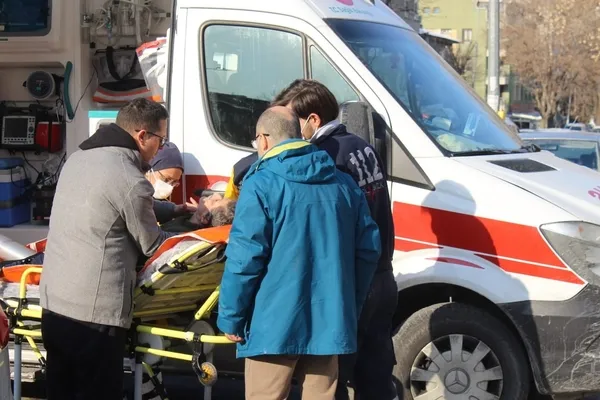 ankarada-yasli-cift-pes-pese-felc-gecirdi-onlari-goren-kizlari-bayildi-nedenini-okuyunca-cok-sasiracaksiniz-1611134018908.jpg Ankara'da yaşlı çift peş peşe felç geçirdi! Onları gören kızları bayıldı! Nedenini okuyunca çok şaşıracaksınız...-2