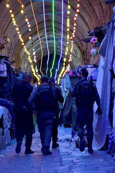 İsrail polisinden Mescid-i Aksa'ya gece baskını-1