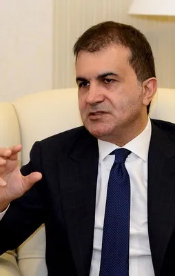 Bakan Çelik'ten Hollande'a 'başörtüsü' yanıtı