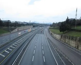 Yılın ilk günü İstanbul’da yollar boş kaldı