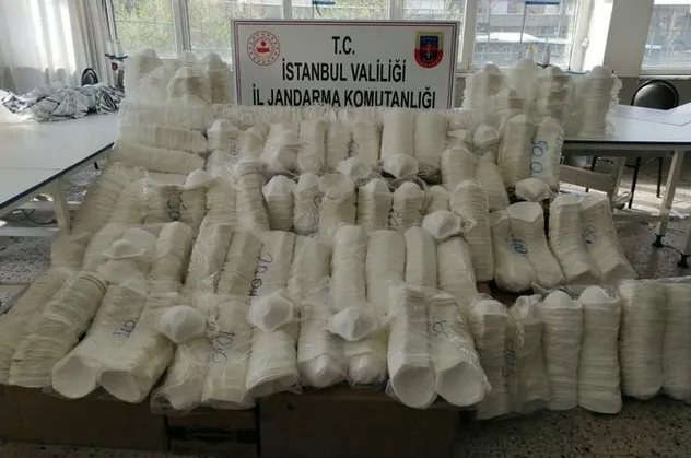 İstanbul'da kaçak maske operasyonu! Tam 1 milyon lira değerinde...