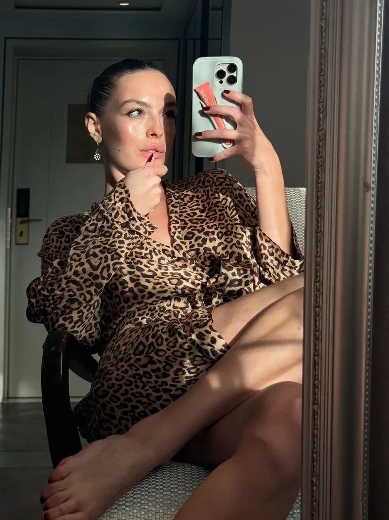 balide-yagmurun-tadini-boyle-cikardi-melis-sezenin-havuz-dansi-olay-oldu-1769257632721.jpg Bali’de yağmurun tadını böyle çıkardı: Melis Sezen’in havuz dansı olay oldu-4