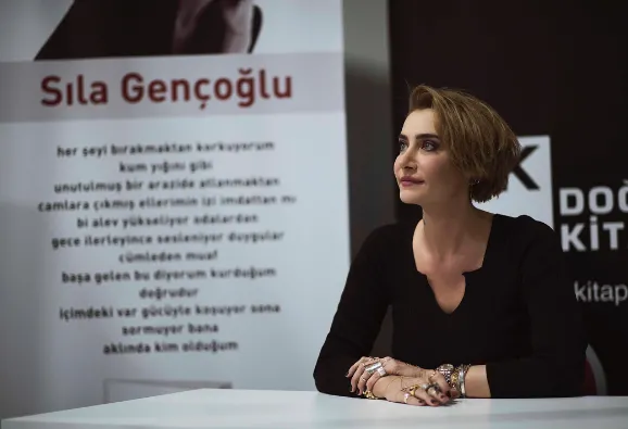 Sıla'dan Kitap Fuarı'nda büyük ayıp-1