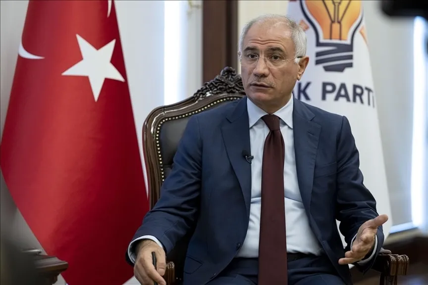 chpnin-sloganlarina-ak-partiden-pes-pese-tepki-herkes-haddini-bilsin-1779652574928.jpeg CHP'nin sloganlarına AK Parti'den peş peşe tepki: Herkes haddini bilsin-4