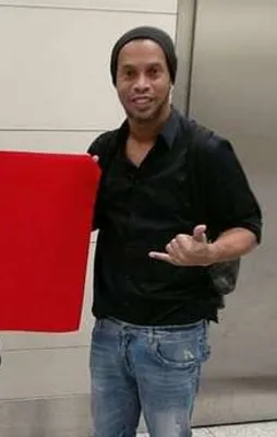 Ronaldinho gece yarısı İstanbul'a geldi