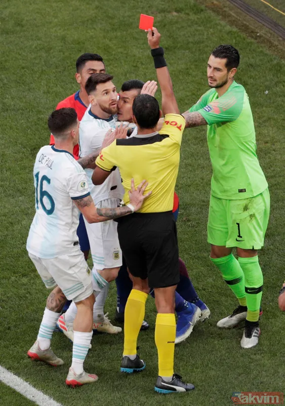 Messi ve Medel fena kapıştı! Kırmızı kartlar havada uçuştu - 39