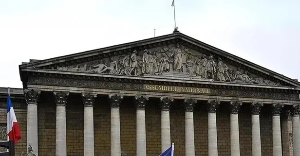 Fransa'da erken seçimden yaklaşık 2 ay sonra yeni hükümet kuruldu